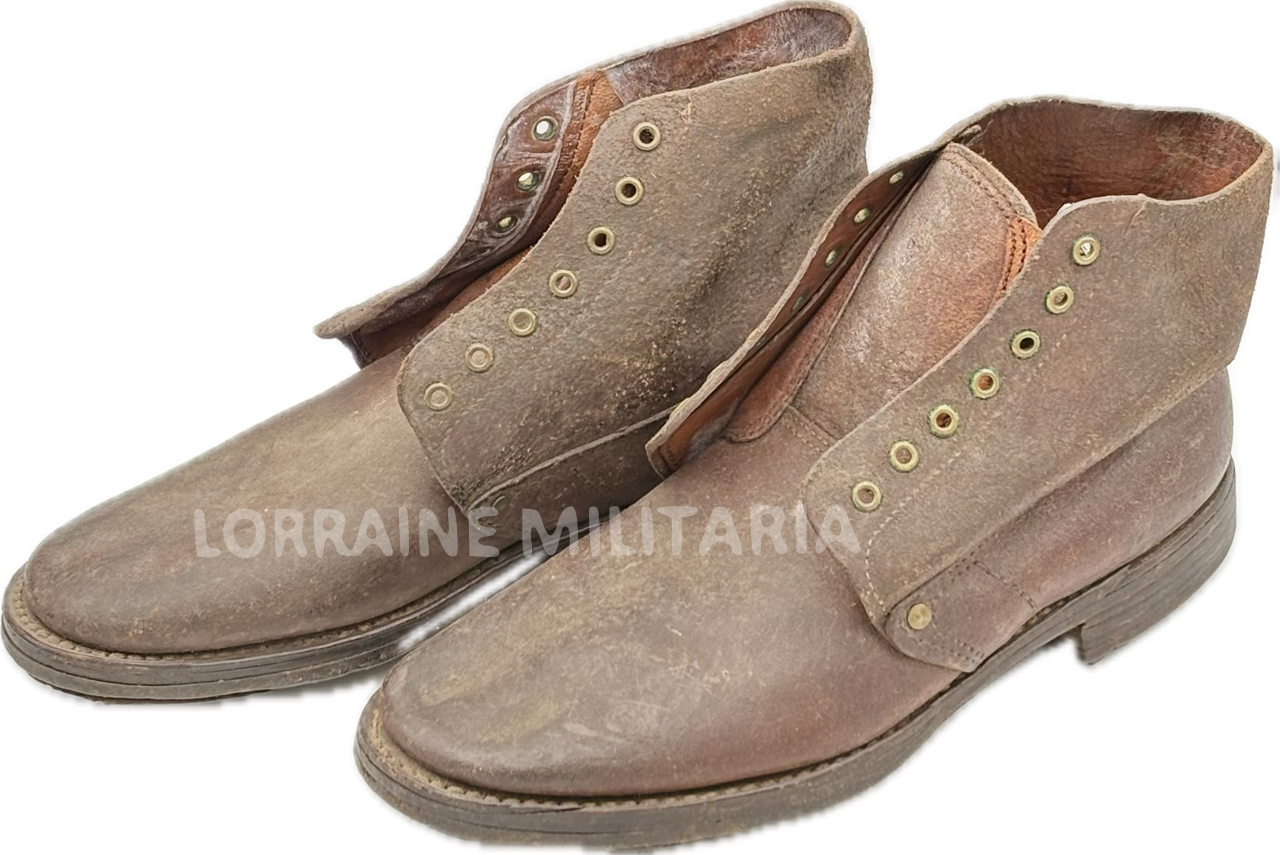 militaria : PAIRE DE BRODEQUINS MODELE 1917 ETAT NEUF DE STOCK DATEE 1940