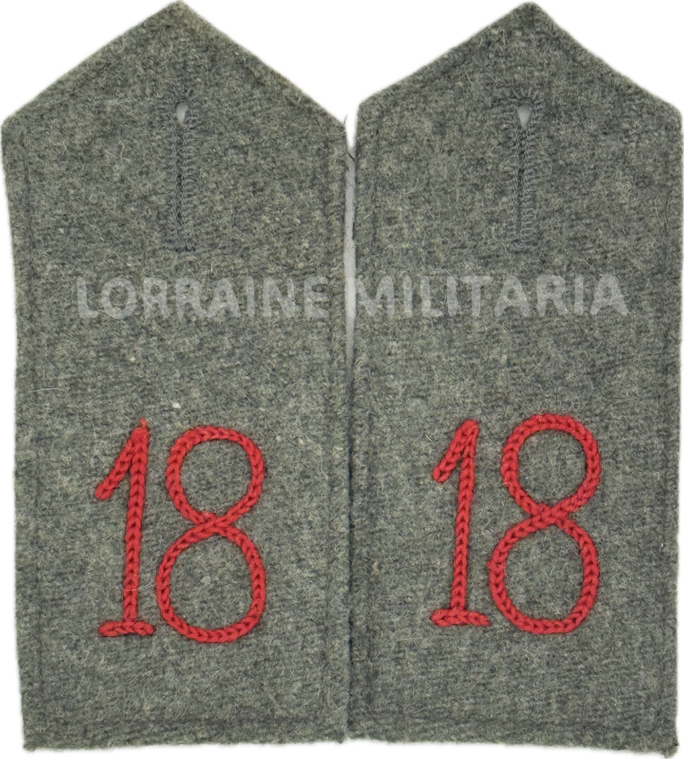 militaria : PAIRE DE PATTES D'EPAULE MODELE 1914 DU 18 REGIMENT D'INFANTERIE, RESERVE PRUSSE